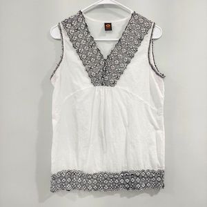 Ojai blouse Medium white black v-neck sleeveless lightweight breathable